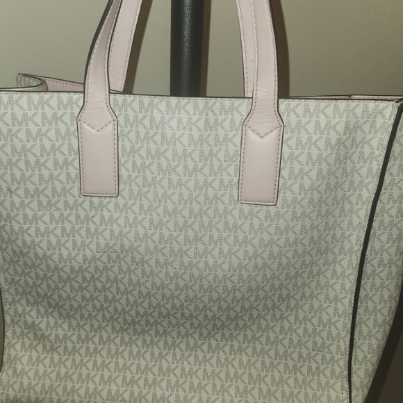 Michael Kors Kenly Tote - Picture 2 of 16